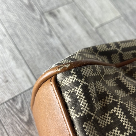 TOMMY HILFIGER Signature Logo Tan Multi Pocket Handbag - Picture 3 of 11